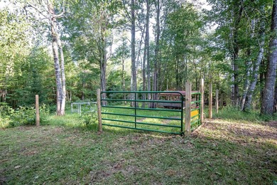 Horse lovers, your dream property has arrived! Nestled on 76.06 - photo 9