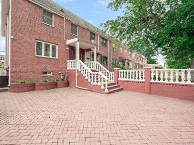 Beautifully maintained 1950 solid-brick single-family home - photo 4