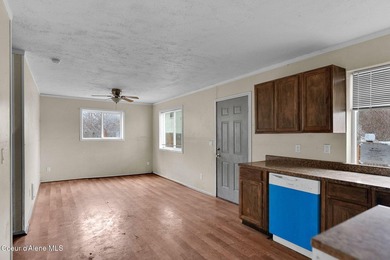 VA-owned REO property offering an affordable opportunity in - photo 3