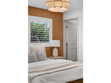 Discover this beautifully remodeled 3-bedroom, 2-bathroom gem in - photo 15