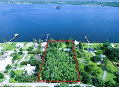Caloosahatchee River Home Sale Pending in Fort Myers Florida