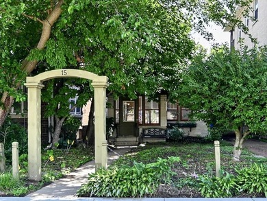 Lake Monona Condo Active Under Contract in Madison Wisconsin