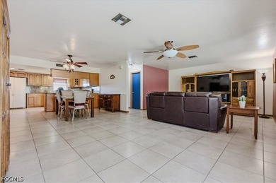 **LOCATION, LOCATION, LOCATION!** Perfectly positioned in the - photo 8