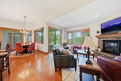 Enjoy easy one-level living in this beautifully crafted home - photo 3