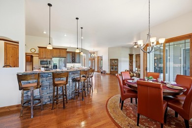 Enjoy easy one-level living in this beautifully crafted home - photo 8