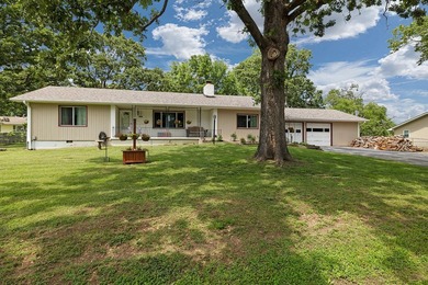 Welcome to your ideal lake getaway or permanent retreat! This - photo 2