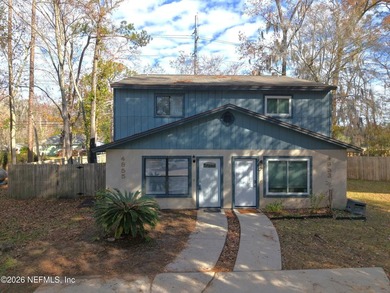 No HOA or CDD and ready to move in. This townhome has vinyl - photo 2