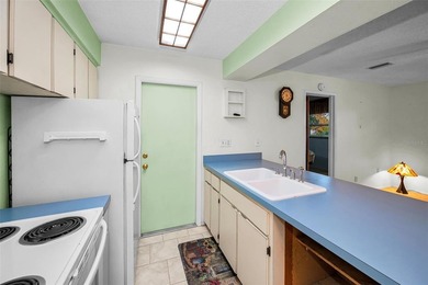 Under contract-accepting backup offers. This approximately 1,000 - photo 11