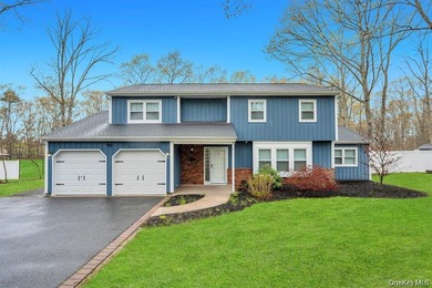 Magnificent updated and expanded Colonial offering 5 bedrooms, 3 - photo 3