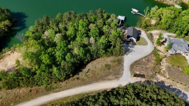 You know how some lake lots can feel a bit cramped? This one is - photo 3