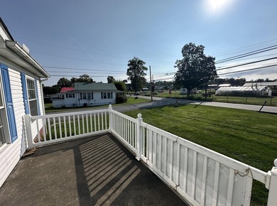 Welcome to this inviting single-story home, perfectly situated - photo 5