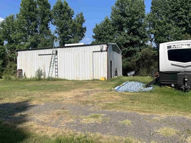 Country living with commercial potential on 3 acres. This gated - photo 2