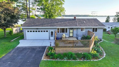 White Lake - Waupaca County Home For Sale in Weyauwega Wisconsin