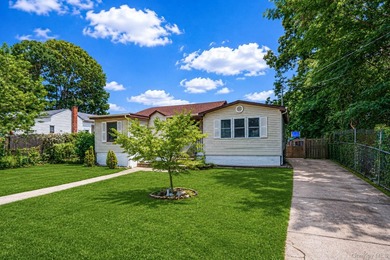 Welcome to this well-maintained three-bedroom, one-bathroom - photo 3