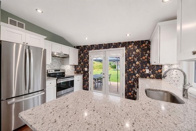 Welcome to this well-maintained three-bedroom, one-bathroom - photo 7