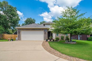 Got room to spread out? This all-brick, 1-level 4-bedroom - photo 1