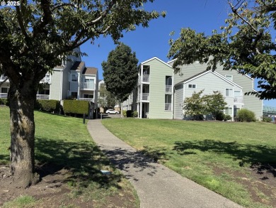 Lake Condo For Sale in Portland, Oregon