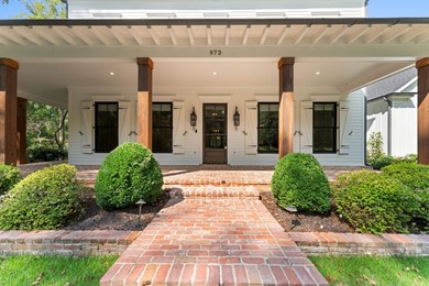 Welcome to your private sanctuary! This stunning estate resting - photo 4