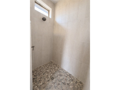 Stunning NEW home Quality Built by Live Oak Custom Homes! - photo 13