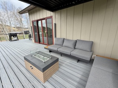 Experience unprecedented country living just 1.5 miles from - photo 16