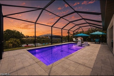 Welcome to this beautifully maintained 3-bedroom plus den heated - photo 1