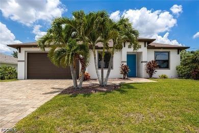 Welcome to this beautifully maintained 3-bedroom plus den heated - photo 4