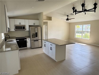 Wow! Southwest Cape Coral 3/2/2 home with all utility - photo 3