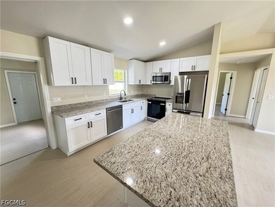 Wow! Southwest Cape Coral 3/2/2 home with all utility - photo 4