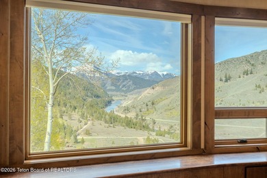Dramatic Snake River views distinguish this property in Deer - photo 7