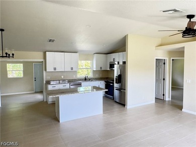 Wow! Southwest Cape Coral 3/2/2 home with all utility - photo 9