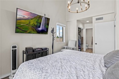 REMODELED TOP-LEVEL CORNER END UNIT WITH MOUNTAIN VIEWS FROM THE - photo 13