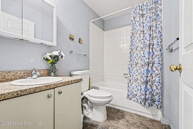 Concrete block 3-bedroom, 2-bathroom home with a split-bedroom - photo 13