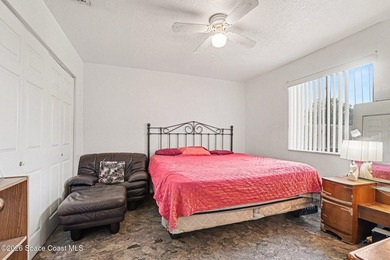 Concrete block 3-bedroom, 2-bathroom home with a split-bedroom - photo 14