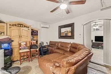 Concrete block 3-bedroom, 2-bathroom home with a split-bedroom - photo 19