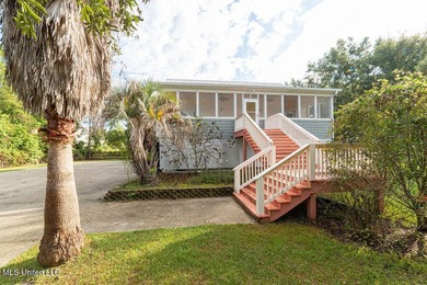 Close to the Beach! Home offers 2b/2b with an open living/dining - photo 1