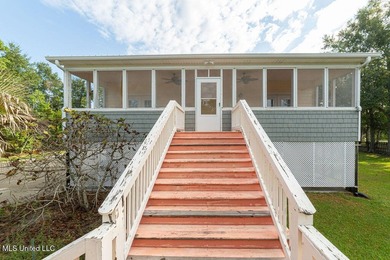 Close to the Beach! Home offers 2b/2b with an open living/dining - photo 2