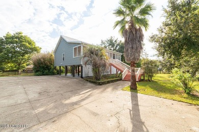 Close to the Beach! Home offers 2b/2b with an open living/dining - photo 3