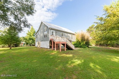 Close to the Beach! Home offers 2b/2b with an open living/dining - photo 4