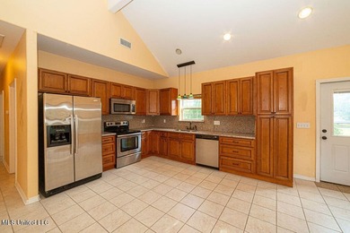Close to the Beach! Home offers 2b/2b with an open living/dining - photo 6