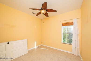 Close to the Beach! Home offers 2b/2b with an open living/dining - photo 8