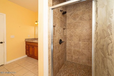 Close to the Beach! Home offers 2b/2b with an open living/dining - photo 10