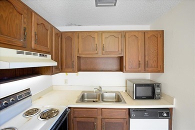 Ground-floor 1BD/1.5BATH condo in Vista St. Lucie-handyman - photo 7