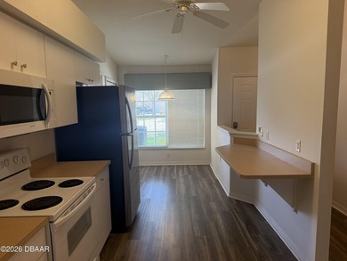 Welcome home to this beautiful, move-in ready townhome tucked - photo 4