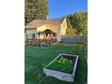 Experience the perfect blend of farmhouse charm and lake-town - photo 8