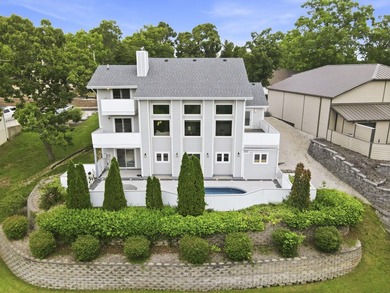 Luxury Golf Course Estate in Gated Pointe Royale w/ Private Pool - photo 9