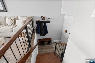 ? SPECTACULAR NYC & RIVER VIEWS! ? Welcome to luxury high-rise - photo 2