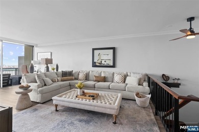 ? SPECTACULAR NYC & RIVER VIEWS! ? Welcome to luxury high-rise - photo 3