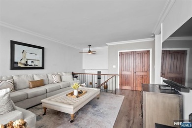 ? SPECTACULAR NYC & RIVER VIEWS! ? Welcome to luxury high-rise - photo 5
