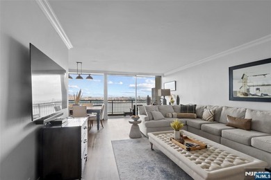 ? SPECTACULAR NYC & RIVER VIEWS! ? Welcome to luxury high-rise - photo 6