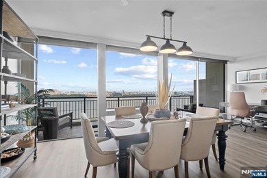 ? SPECTACULAR NYC & RIVER VIEWS! ? Welcome to luxury high-rise - photo 10